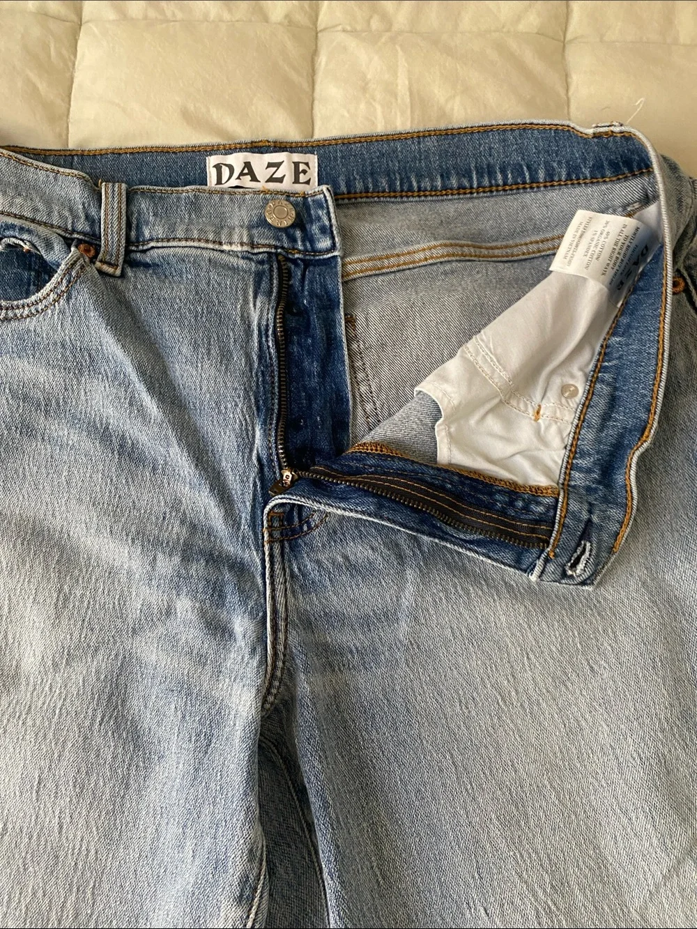 DAZE Light Wash Straight Jeans — Women's Casual Mid-Rise
